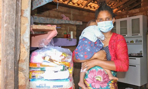 A moradora de Almas, Vanessa Gouveia do Nascimento, de 25 anos de idade e mãe de quatro filhos, disse que a cesta vai ajudar por vários dias 
