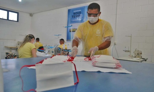 Fábrica de máscara na Unidade Penal de Palmas que inaugurou o Programa Novo Tempo