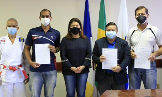 Governo do Tocantins, por meio da Seduc, assinou acordo de cooperação com três entidades esportivas do Estado