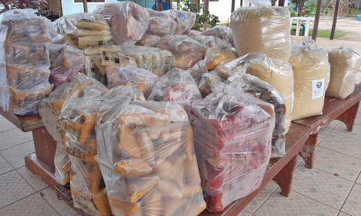  Foram adquiridos o valor de quase R$ 60 mil, e 4,5 toneladas de alimentos  como frango, farinha de mandioca, doces e polpas de frutas
