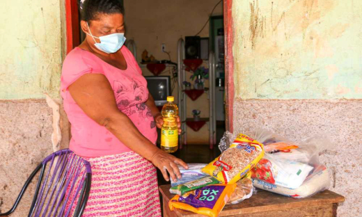 Com cinco filhos, Zilda Evaristo Alcântara da Silva, também moradora de Almas, disse que está passando por momentos bem difíceis e que a cesta chegou em momento certo 