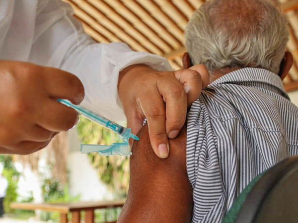 Após vacinação contra Covid-19, Tocantins reduz 52,5% das internações de pessoas acima de 80 anos Após vacinação contra Covid-19, Tocantins reduz 52,5% das internações de pessoas acima de 80 anos