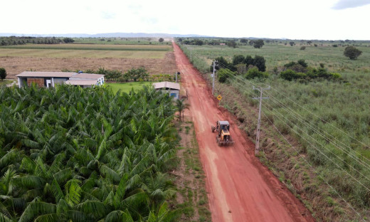 Manutenção das estradas do Projeto São João deve melhorar escoamento da produção agrícola