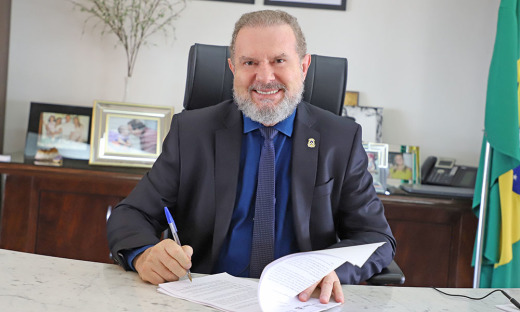 Governador Mauro Carlesse assinou na tarde desta sexta-feira, 9, um Acordo de Fornecimento para aquisição de 1 milhão de doses da vacina Sputnik V contra a Covid-19