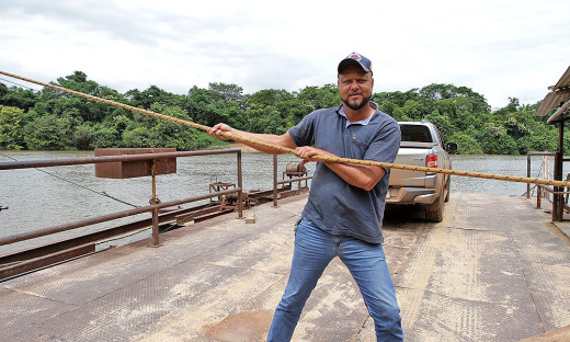 Alex Rodrigues, produtor da região, acredita que a ponte irá beneficiar produtores da região, como ele