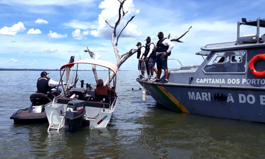 A operação apreendeu duas embarcações com irregularidades que foram conduzidas para a Capitania em Palmas