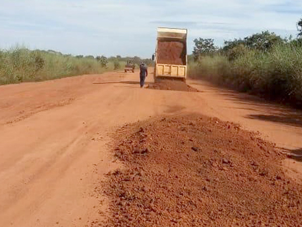 Equipes da Ageto, com apoio de prefeituras e fazendeiros, realizaram revestimento primário e patrolamento
