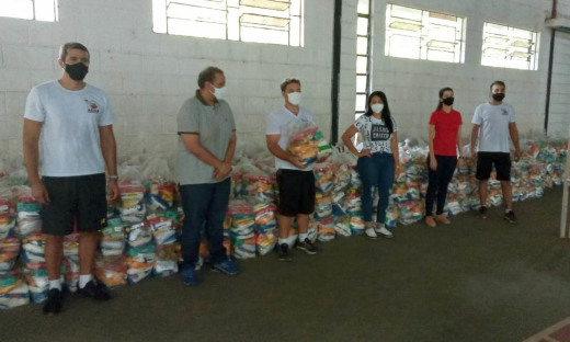 Nesta quarta-feira, 28, Governo do Tocantins entregou 500 cestas básicas à  a Associação Gurupiense Amigos do Basquete