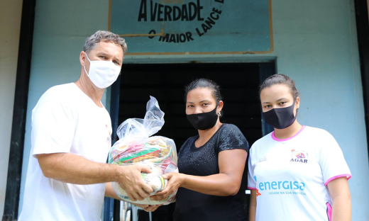 A dona de casa Lucivania dos Santos, de 34 anos, tem duas meninas que fazem judô na Agab e foi uma das famílias beneficiadas com a ação