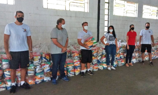 Governo do Tocantins entrega 500 cestas básicas para as famílias atendidas pela Associação Gurupiense Amigos do Basquete