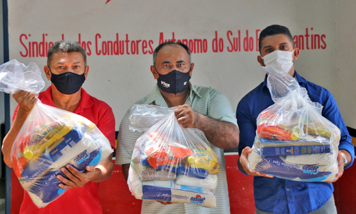 Nessa quinta-feira, 29, foi realizada mais uma etapa de entregas de cesta básica  com a distribuição de 3,5 toneladas de alimentos para a classe de taxistas e motoristas de aplicativos de Gurupi