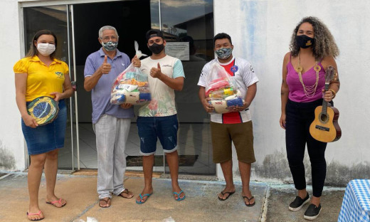 Em Rio Sono, as cestas foram entregues, simbolicamente, pela Adetuc e pelo secretário de Educação do município, José Araújo, aos artistas da cidade