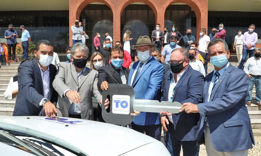 Governador Mauro Carlesse entrega 14 veículos à Adapec para o fortalecimento do serviço de defesa animal 
