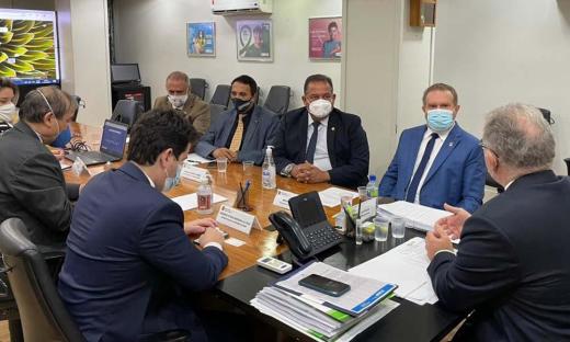 Governador Carlesse, secretário Edgar Tolini e parlamentares em audiência com o ministro Marcelo Queiroga para tratar da vacinação dos profissionais da Educação